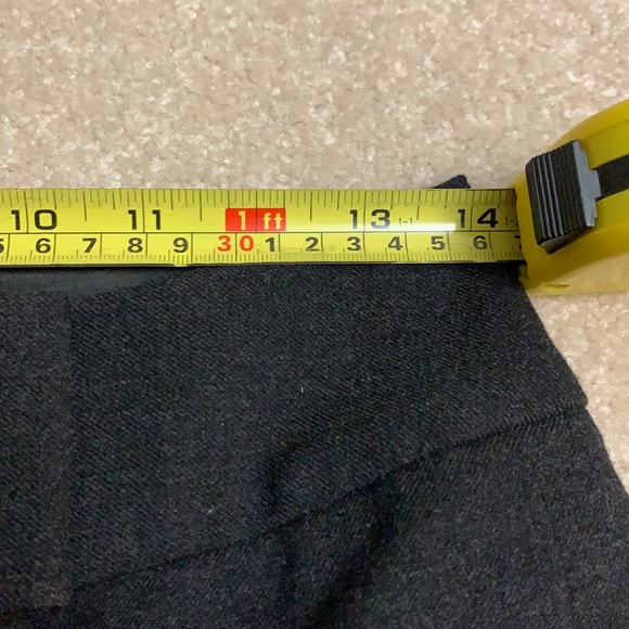 Grey wool Elie Tahari pant.  Never worn. Lined. - Picture 11 of 12